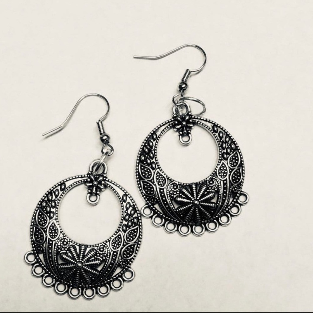 Silver dangling earrings